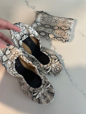 Sidekicks- Snake Print Ballet Flats with Matching Pouch - Size M (7-8)